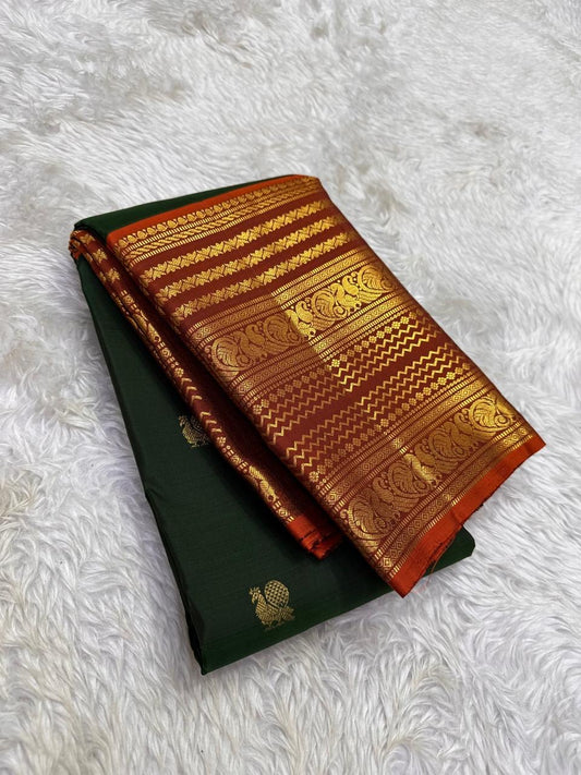 Close view of Varisaipet body showing Mayil Butta in gold zari on deep forest green silk