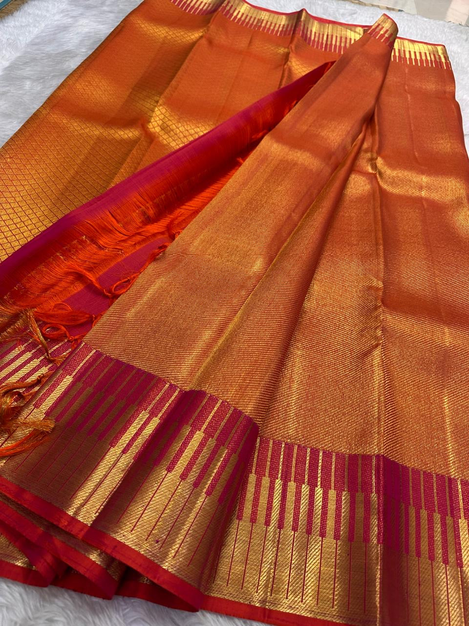 Exceptionally broad Vadamalli magenta Ettukol border with elongated gold geometry