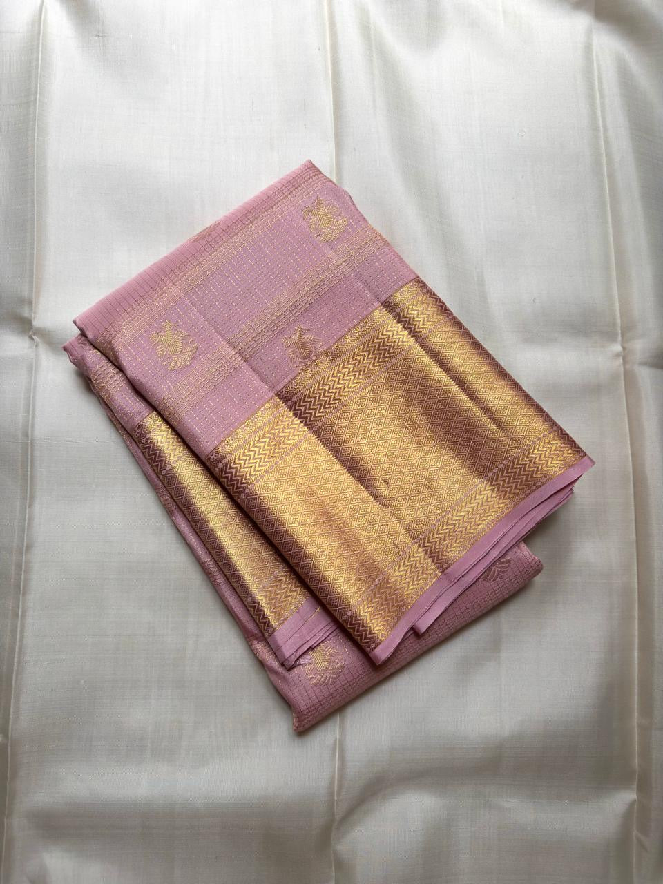 Dusty Rose Pink Gandaberunda butta silk saree pallu and border detail