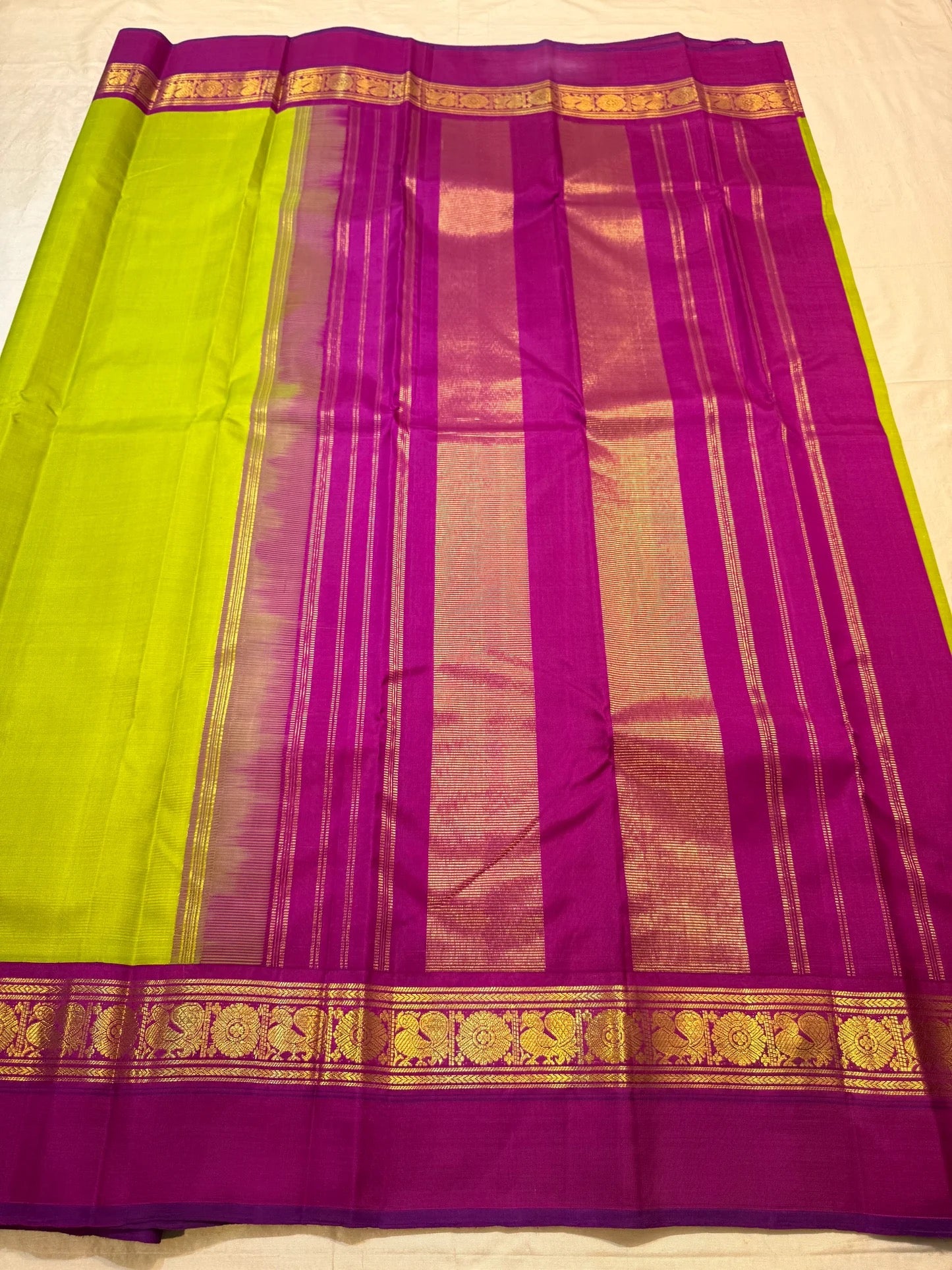 Fresh Parrot Green Pure Silk Kanjivaram Korvai Saree - Korvai weave close-up