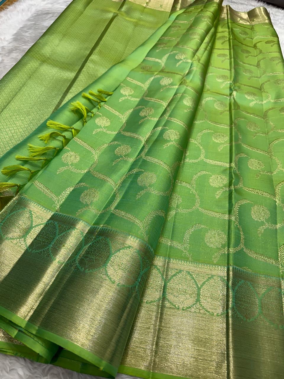 Fresh Green Handwoven Pure Silk Kanchipuram Saree with Floral Jaal Weave