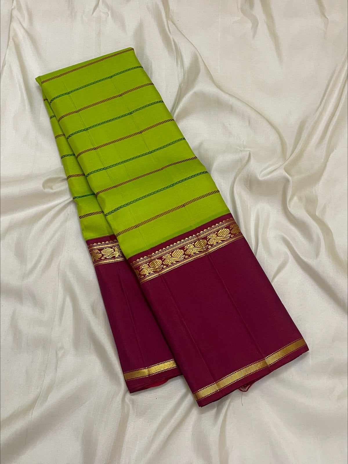 Kili Pachai Green Handwoven Pure Silk Kanjipuram Saree with Rettapet Border and Veldhari Stripes, woven motif and zari detail