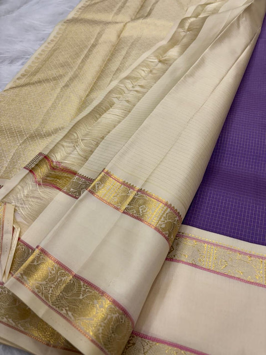 Fine silk body close-up on lavender Kanchipuram saree