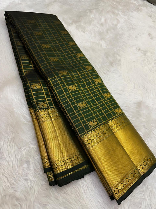 Close view of Zari Kattam body showing Gandaberunda Butta on hunter green Kanjivaram silk