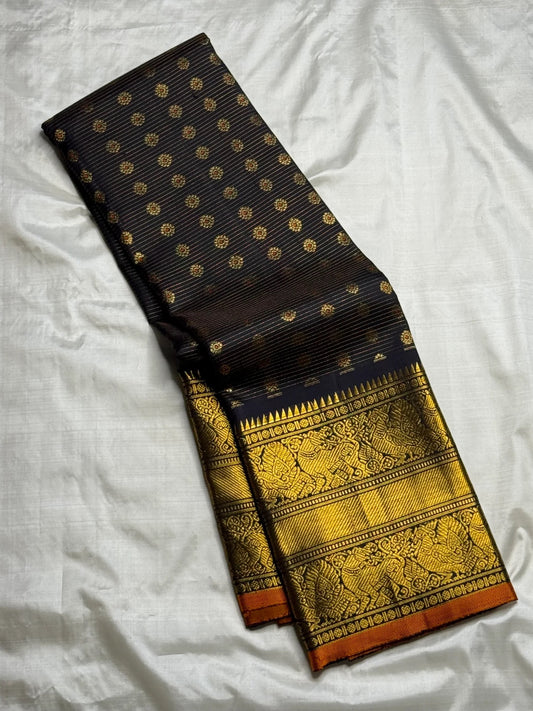 Kohl Black and Deep Red Kanchipuram Silk Saree – Traditional Zari Work Detail
