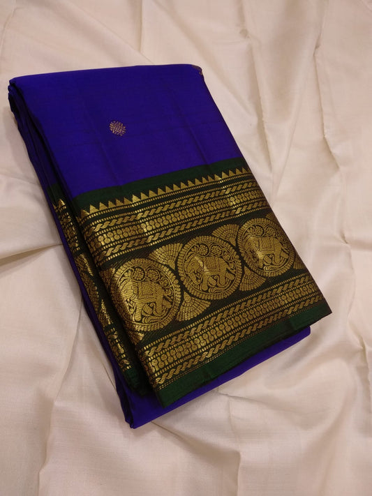 Contrast border and pallu view of handwoven Pure Silk Kanchipuram saree