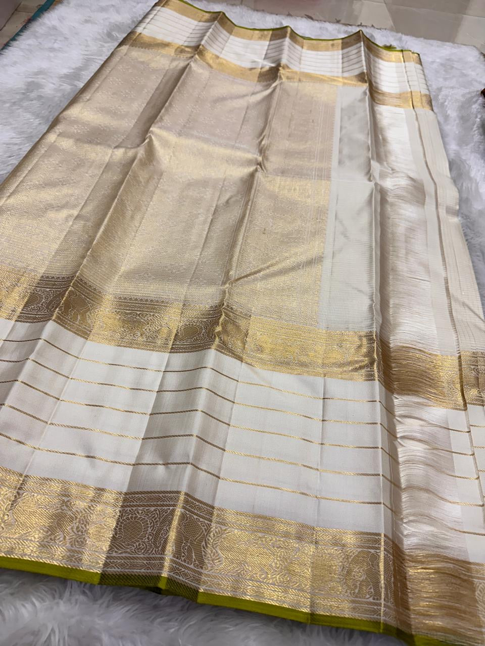 Ivory pure silk Kanchipuram saree, pallu weave detail with pearl ivory, pale gold and thulir-pachai fresh-green selvedge