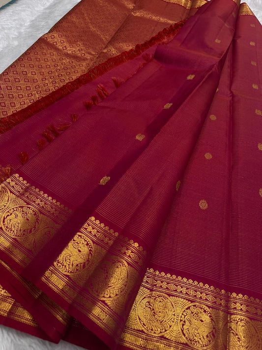 kanchipuram silk saree red blaze with gold finish border close-up