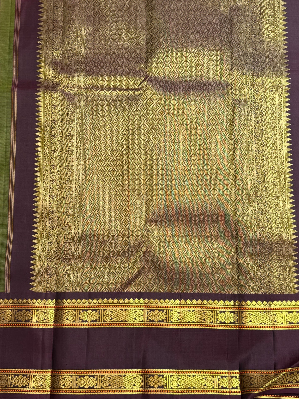 Thulir pachai green handwoven pure silk Kanjeevaram Rettapet saree with aubergine border, photo 5 of 5