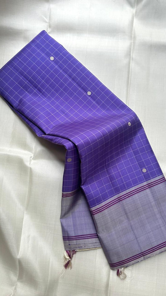 Petite silk thread butta close-up on lavender KanchiPattu saree body