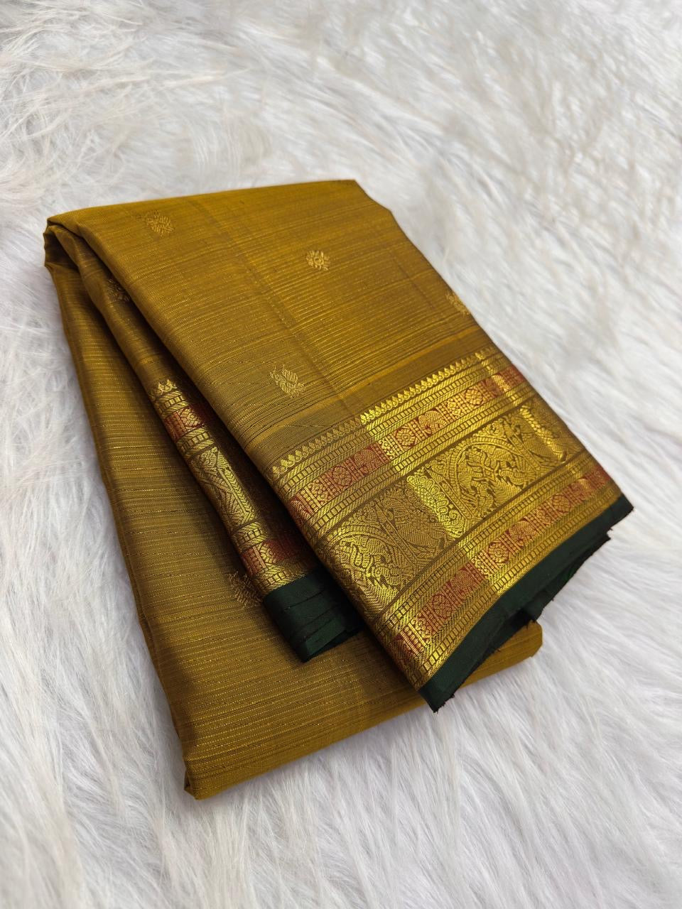 Ponvandu Gold pure silk Kanjeevaram saree — ponvandu detail