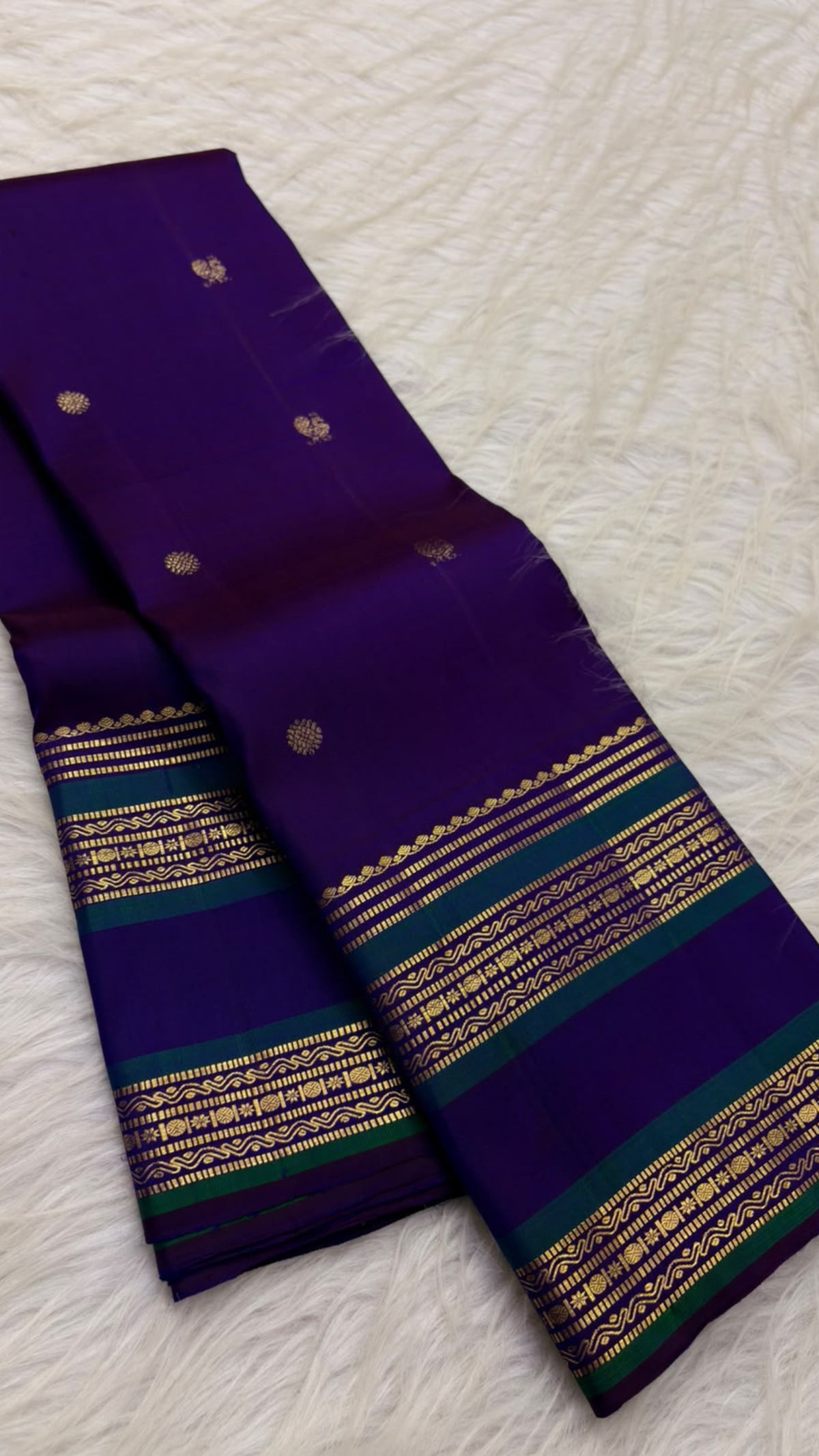 Deep Kathiripoo Purple and Emerald Green handwoven pure silk Kanchipuram Varisaipet saree with zari mayil chakram buttas, image 9.
