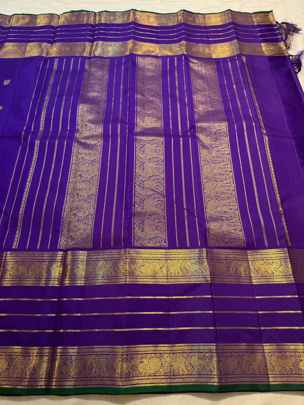 Royal Purple Handwoven Pure Silk Kanjeevaram Varisaipet Saree with Green Selvedge and Gold Zari