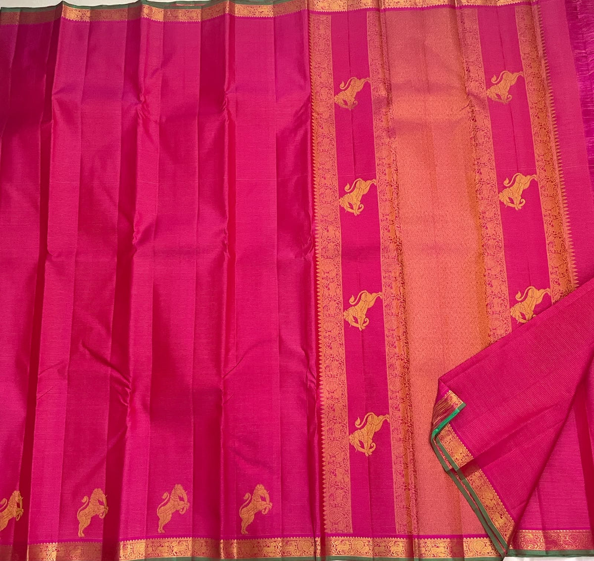 Fuchsia Pink Handwoven Pure Silk Kancheepuram Vairaoosi Saree with Yazhi Motif
