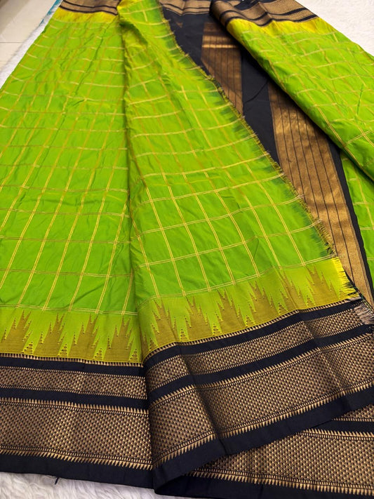 Thulir Pachai green lightweight Kanjivaram saree, full view