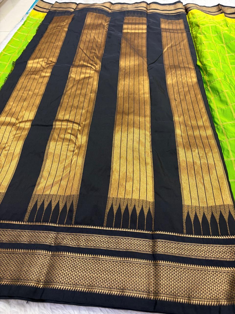Thulir Pachai green silk thread kattam saree detail