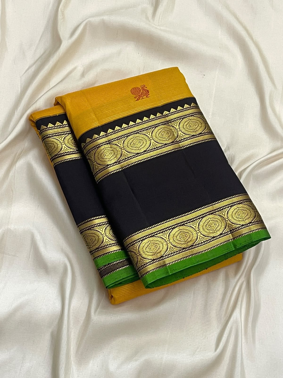 Turmeric Yellow Handwoven Pure Silk Kanchipuram Saree with Rettapet Border and Mayil Chakram, decorative pallu detail