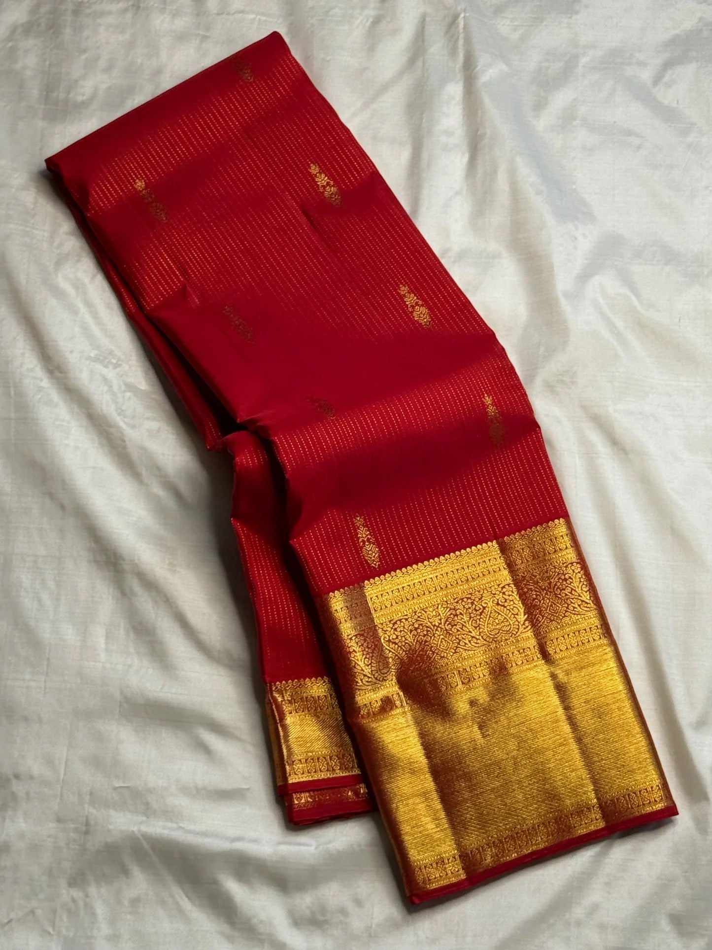 Full view of vibrant red handwoven Kanchipuram pure silk saree with oosi vaanam weave — Idam Living