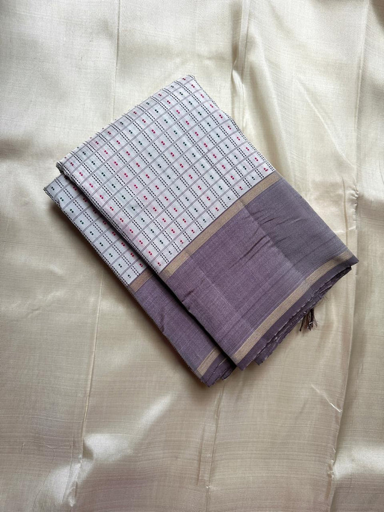 Pattu pet - classic no Zari Kanchipurams