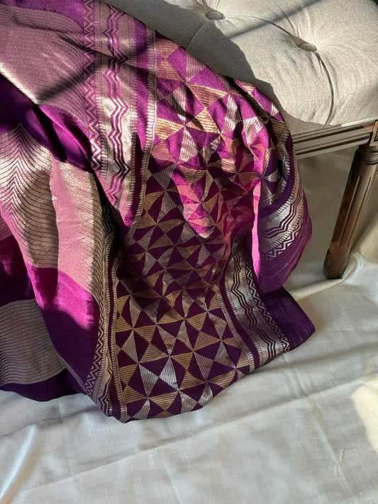 Purple Semi-Georgette Banarasi Saree 💜
Gold Zari Floral Jaal & Striped Weave ✨
Broad Contrast Border with Rich Detailing 💫
Lightweight, Festive & Elegant Draping 🌸
Silk Mark Certified | Ships in 2 Weeks | Free USA Shipping ✅