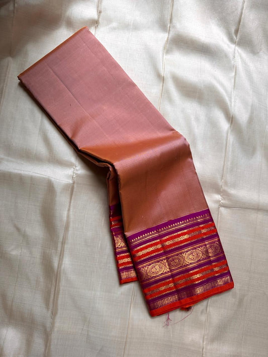 Valli – Handwoven Terracotta Blush Kanchipuram Silk Saree Featuring Intricate Mayil Butta and a Dual-Tone Varisaipet Border in Plum and Vermilion, Adorned with Temple-Inspired Zari motifs