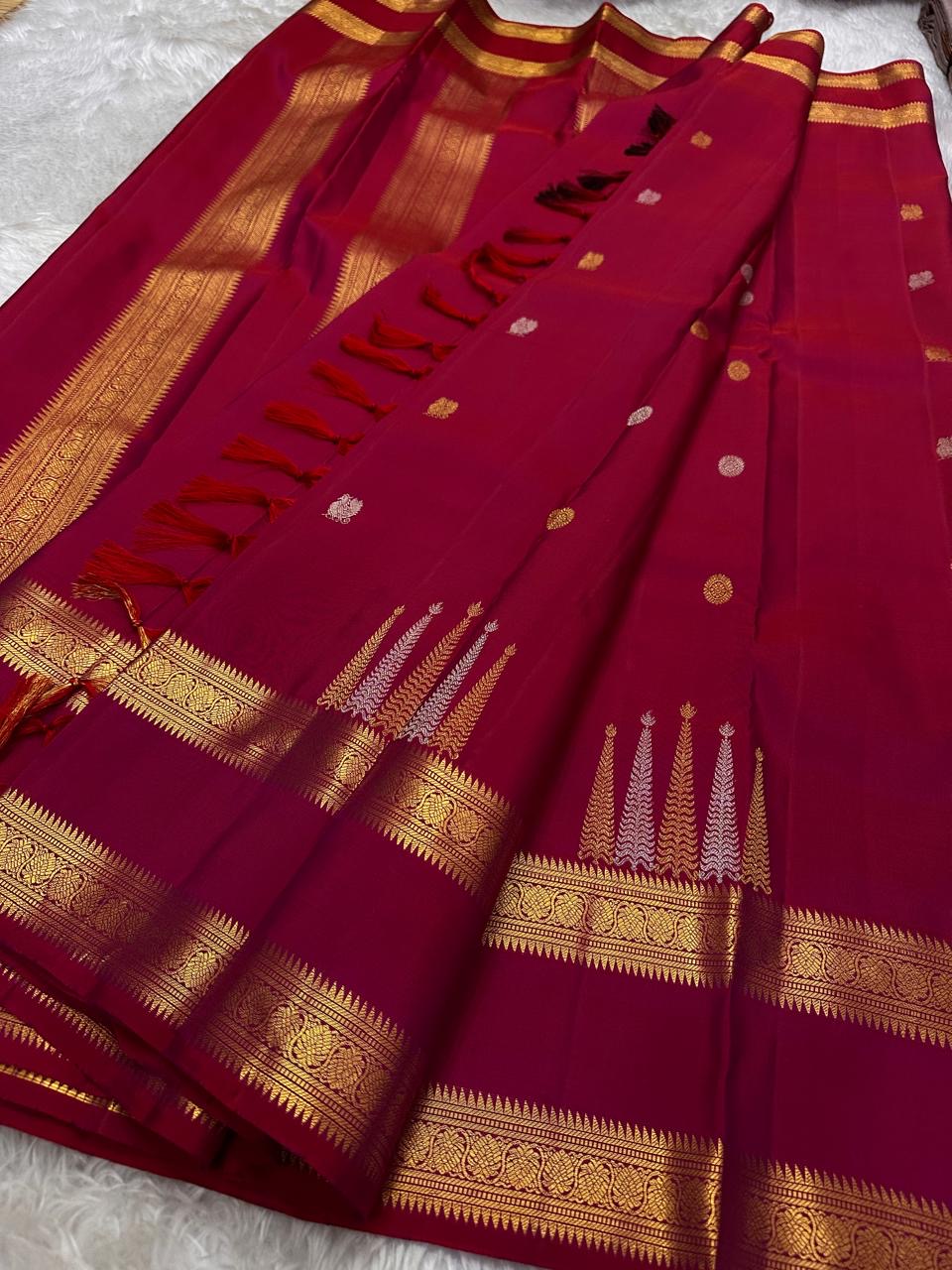 Sweet chilli red pure silk Kanchipuram with unique sonarupa silver hold butta work and rettapet border with thangam velli pallu
