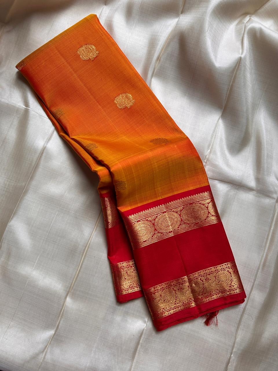 Close view of rettapet border with twin gold zari lines on red contrast Kanchipuram silk saree
