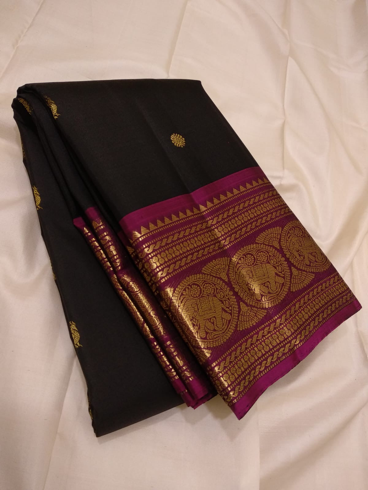 Handloom woven pure silk Kanchipuram saree folded detail