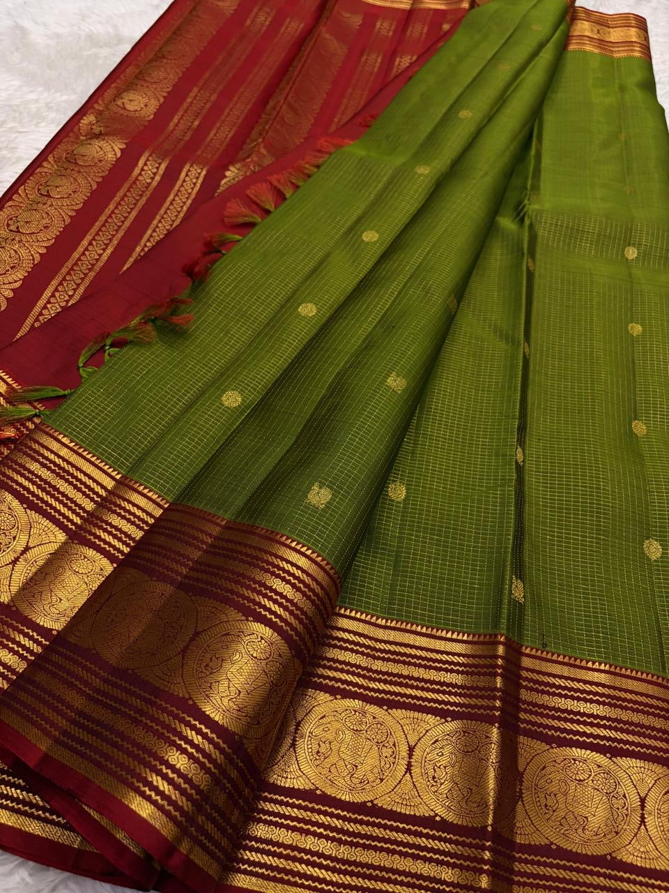 Fresh Green Handwoven Pure Silk Kanchipuram Zari Kattam Saree with Ruby Red Border – additional detail view 2