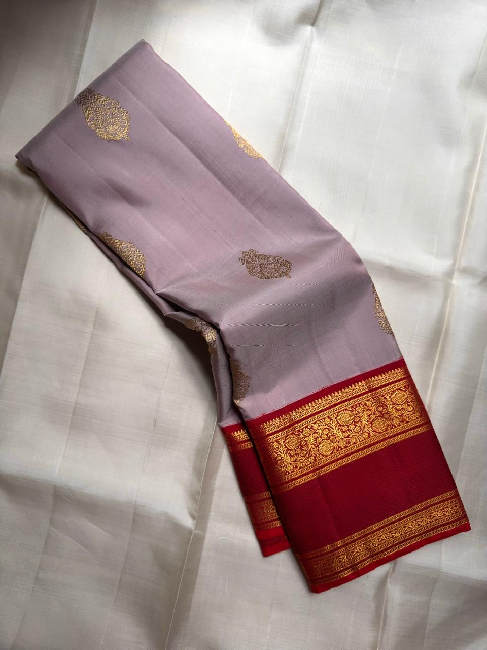 Dusty Lilac Handwoven Pure Silk Kanjivaram Saree with Red Gold Floral Rettapet Border