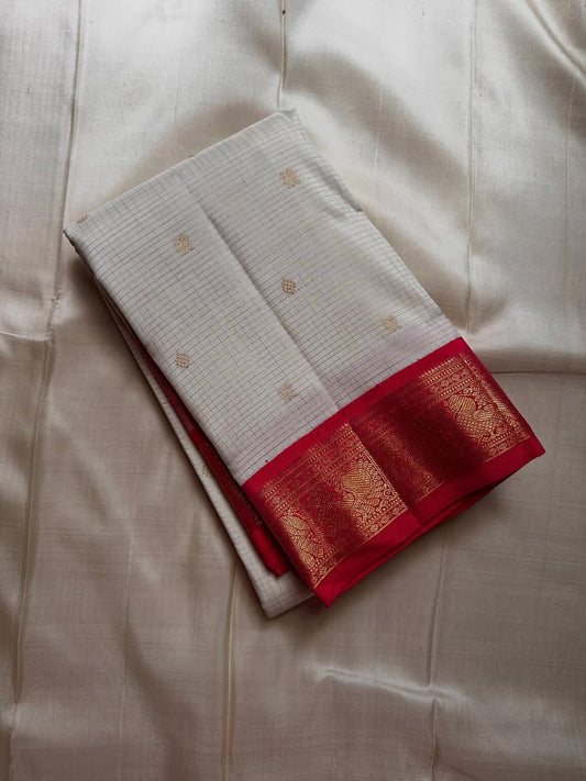 Banu – Off-White Kanchipuram Pure Silk Saree with pure 3gm Zari Kattam & Deep Red-Pink Shot color Border with elegant and peacock motifs