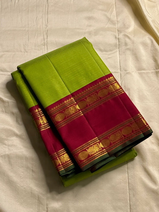 Maavilai Arakku Chakram — Korvai Kanchipuram Pure Silk

Parrot-green vaira-oosi body with soft pin-stripe sheen

Contrast arakku/rani border with gold chakram medallions & temple motifs

Arakku pallu with all-over coin-jaal; contrast blouse included