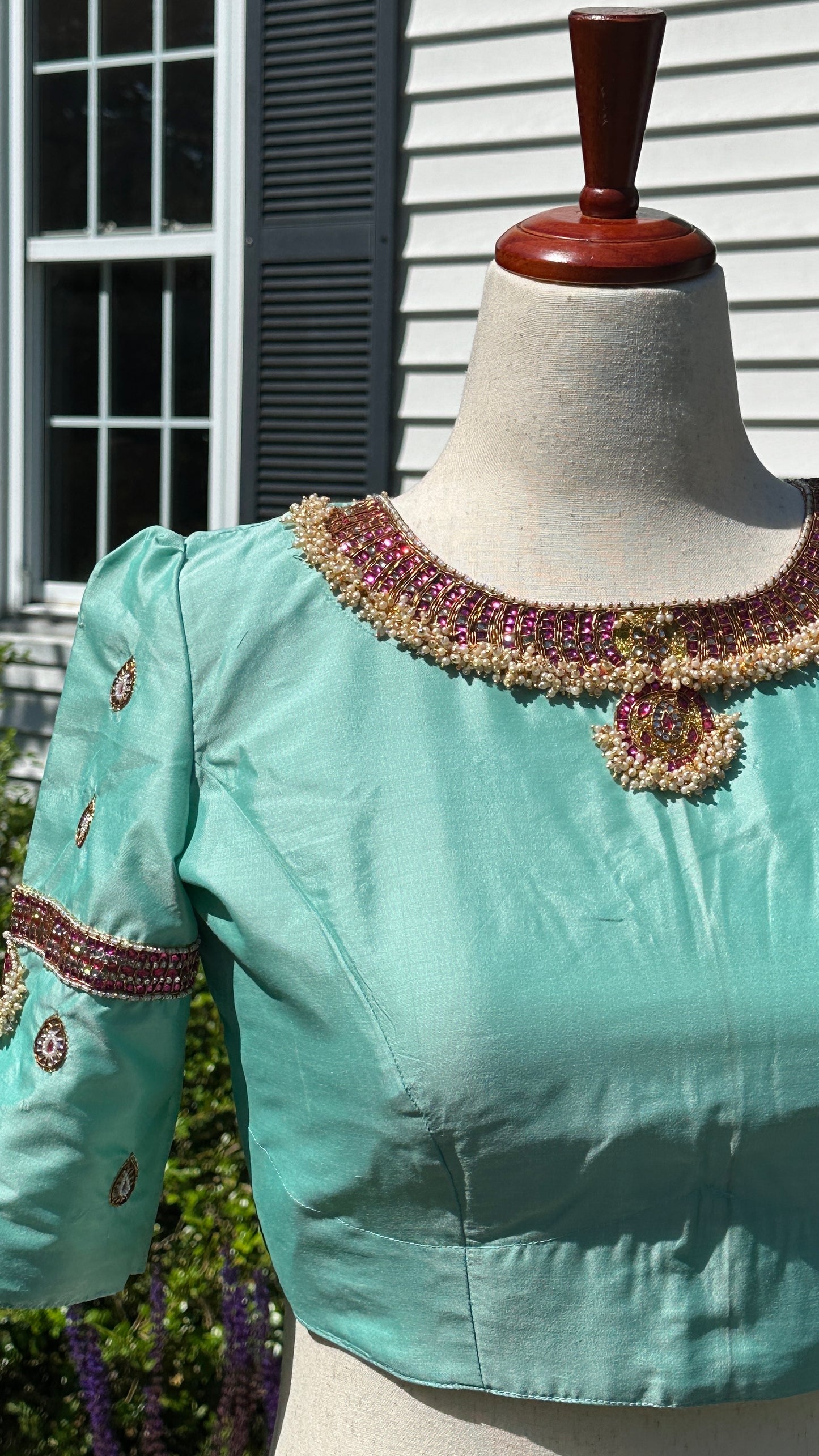 Temple - temple jewelry style embroidered blouse - Pastel green