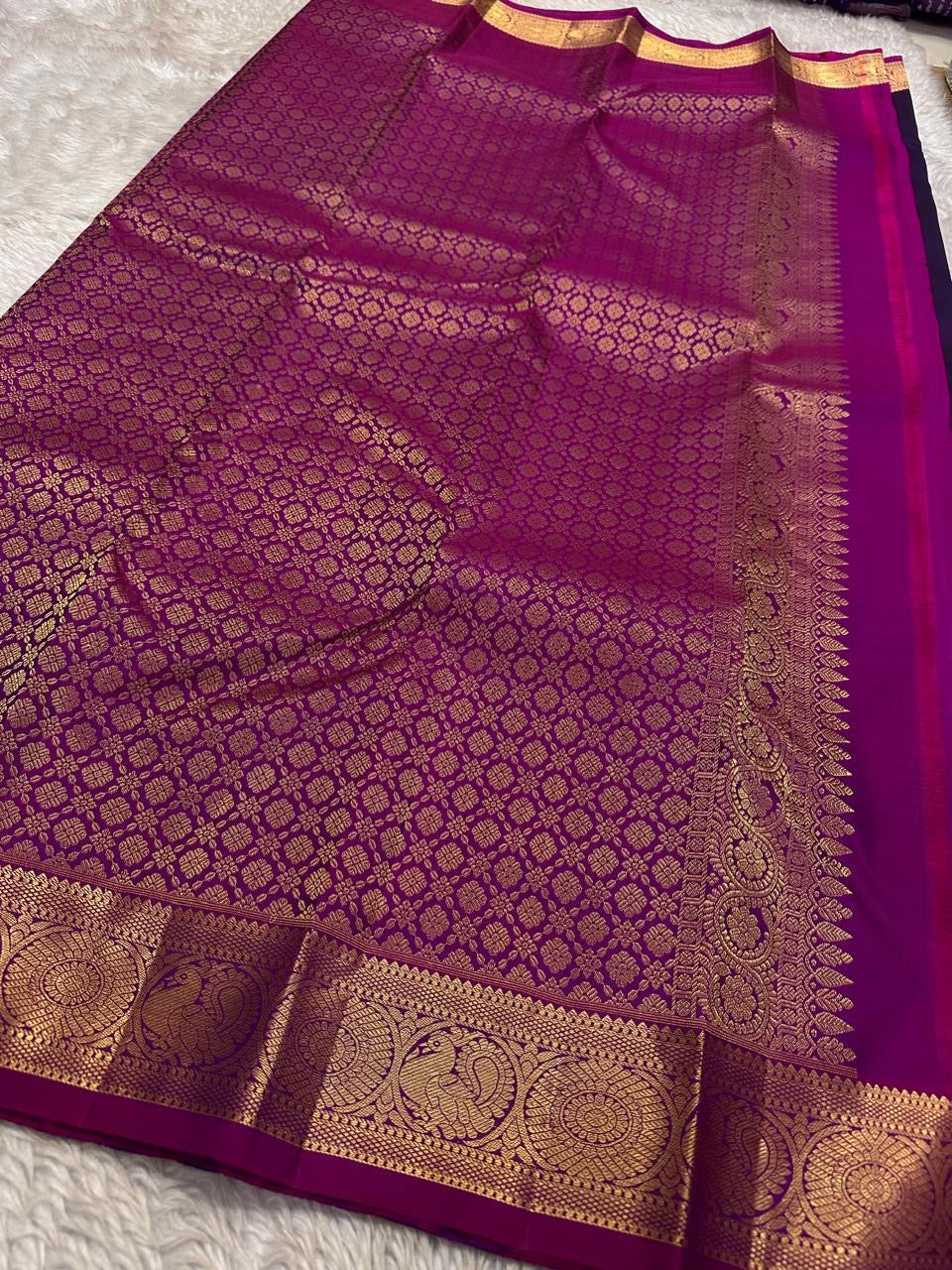 Berry Ruby Kamalam Butta — Pure Kanchipuram Silk
Lotus zari buttas on deep ruby silk with rani korvai border
Silk Mark Certified • Free Shipping within USA • Ships in Two Weeks