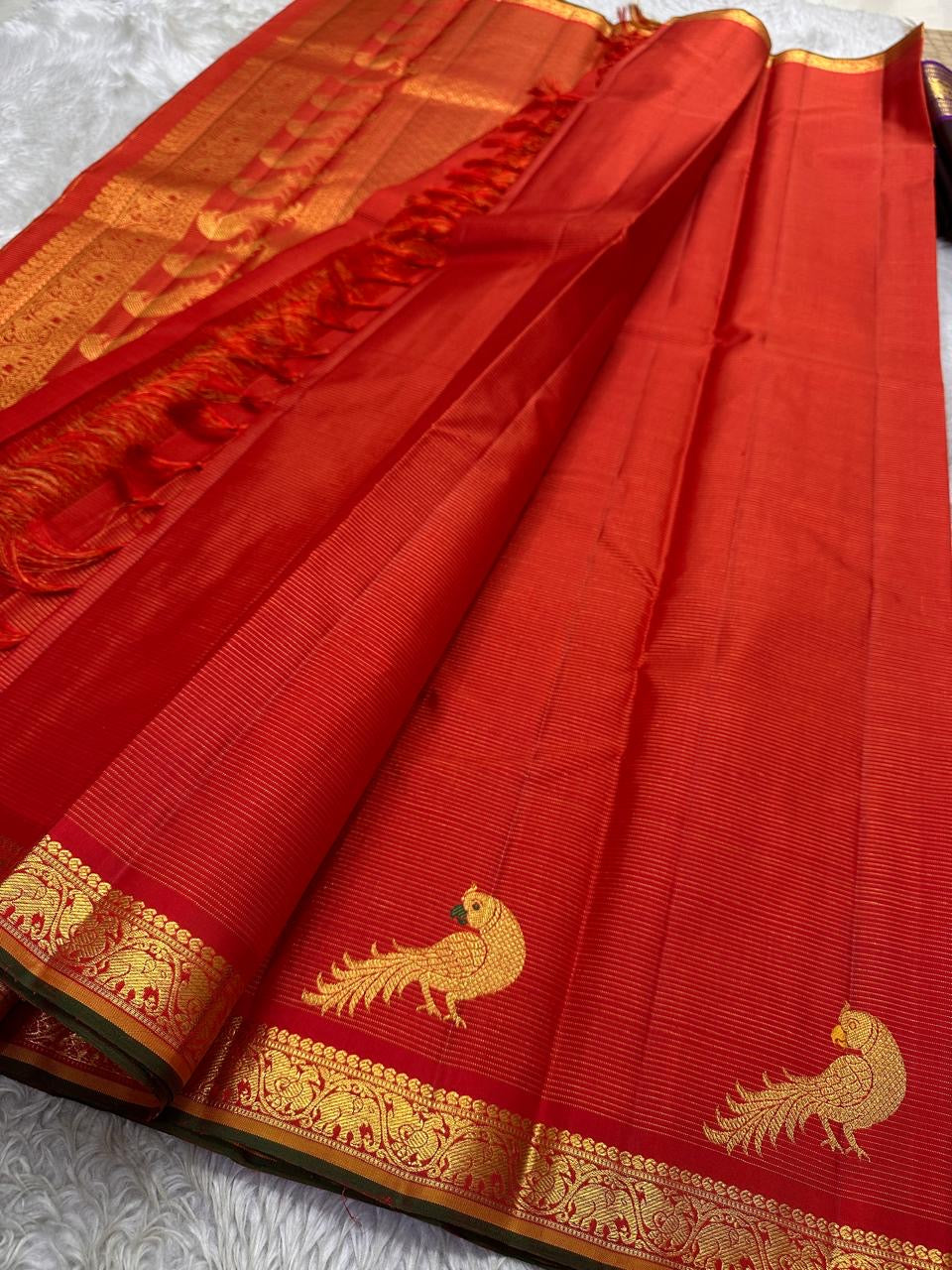 Pavazha Mayil Vairaoosi — Pure Kanchipuram Silk Saree
Vermilion red body with fine vairaoosi stripes & zari-woven mayil motifs
Silk Mark Certified • Blouse Stitching ($30) • Free Shipping within USA • Ships in Two Weeks
