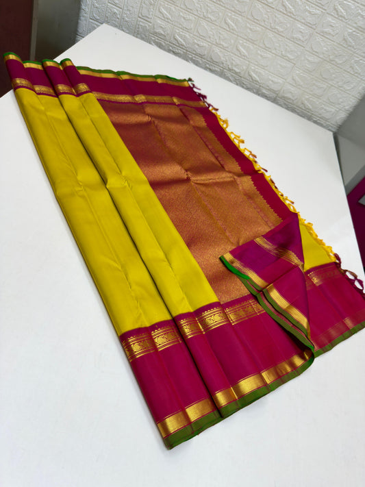Chaamanthi – Pure Silk Kanchipuram in Sampanga, Turmeric Yellow with Magenta-Red Shot Borders, Manthulir Selvedge & Traditional Zari Detailing.
An ode to timeless tradition, reimagined in an auspicious , luminous palette.