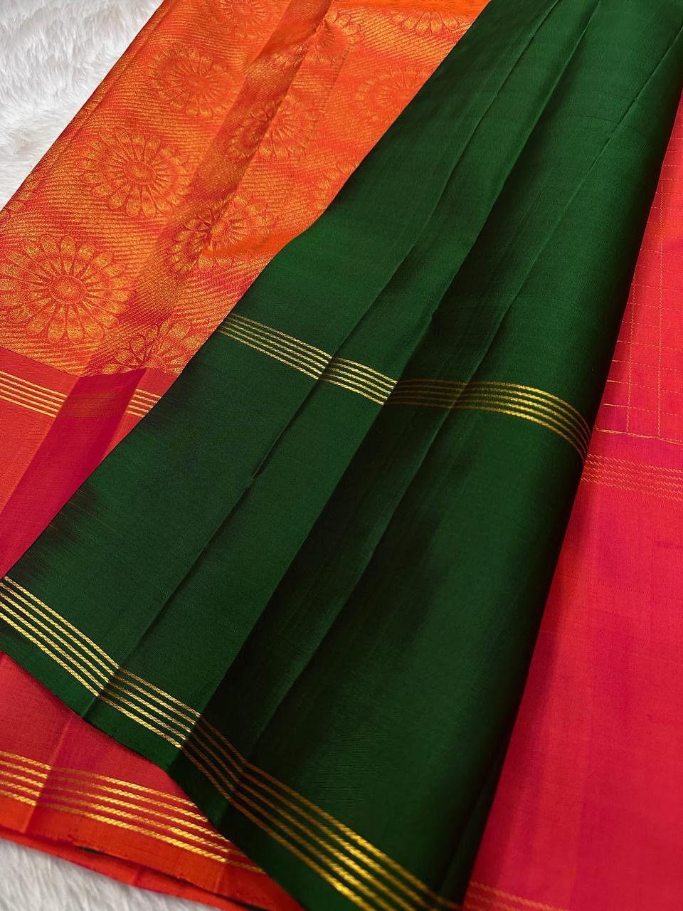 A Vermilion–Gold Celebration in Pure Kanchipuram Silk
Tradition, Splendour & Timeless South Indian Grandeur