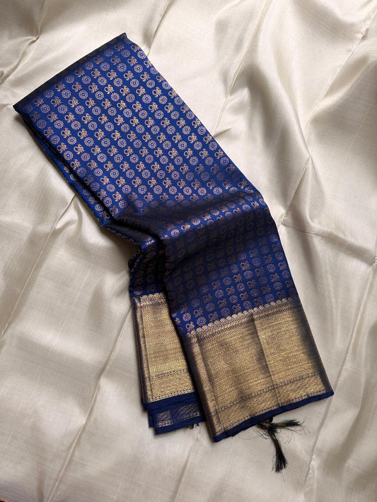 Tara – Royal Blue Kanchipuram Pure Silk Saree with shimmering Blue silk and Zari woven Mayil Motifs
The bold Baavanji border and exquisite chevron pallu add grandeur! Pure silk zari stunner