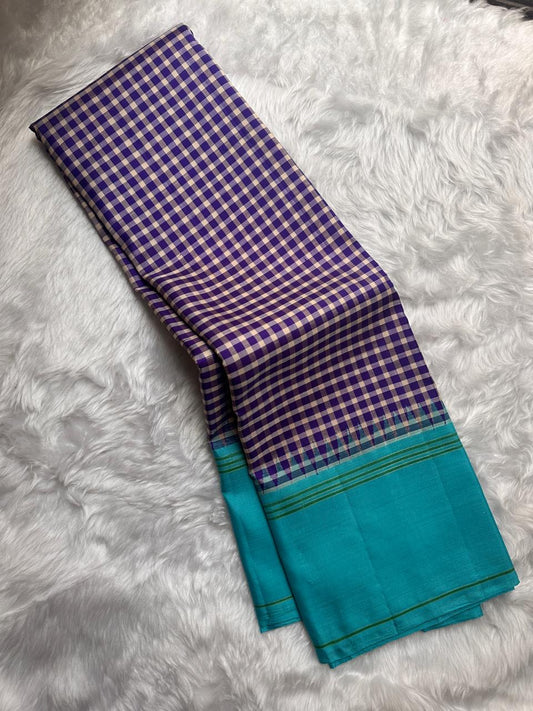 “Nirai – purple” Heritage Podi Kattam Checks in Kanchipuram Silk
Fine Madras-Style Geometry in Purple & Ivory
Sky Blue Border with Subtle Zari Accents
Crafted in the Finest Pure Silk
A Checkered Drape of Culture & Grace