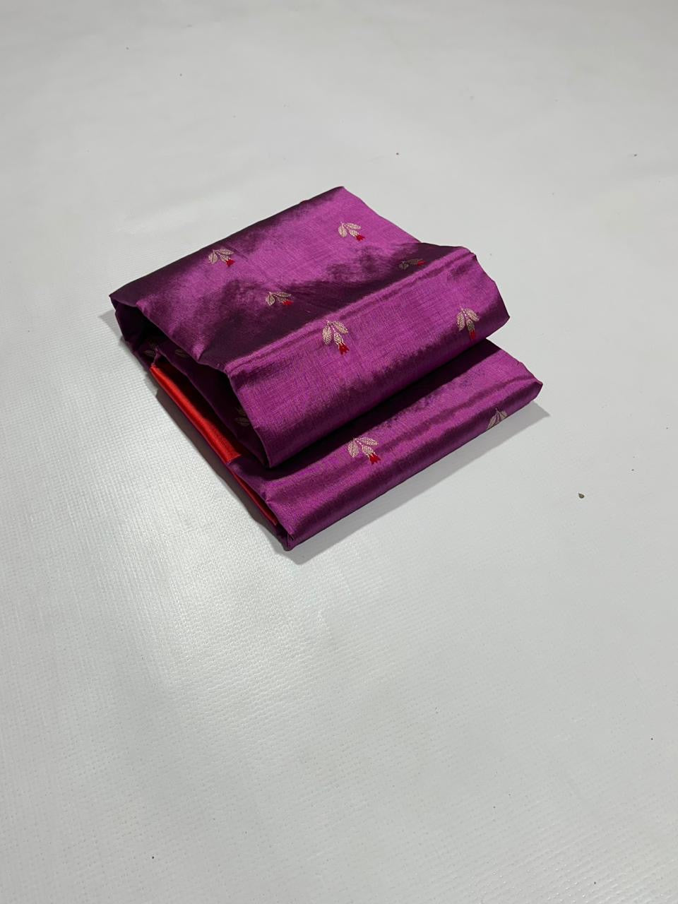 Pure Silk Chanderi – Orchid Purple with Silver Floral Buttas
Contrast Red Border & Shimmering Silver Tissue Pallu ✨
Silk Mark Certified • Free Shipping within USA • Ships in Two Weeks