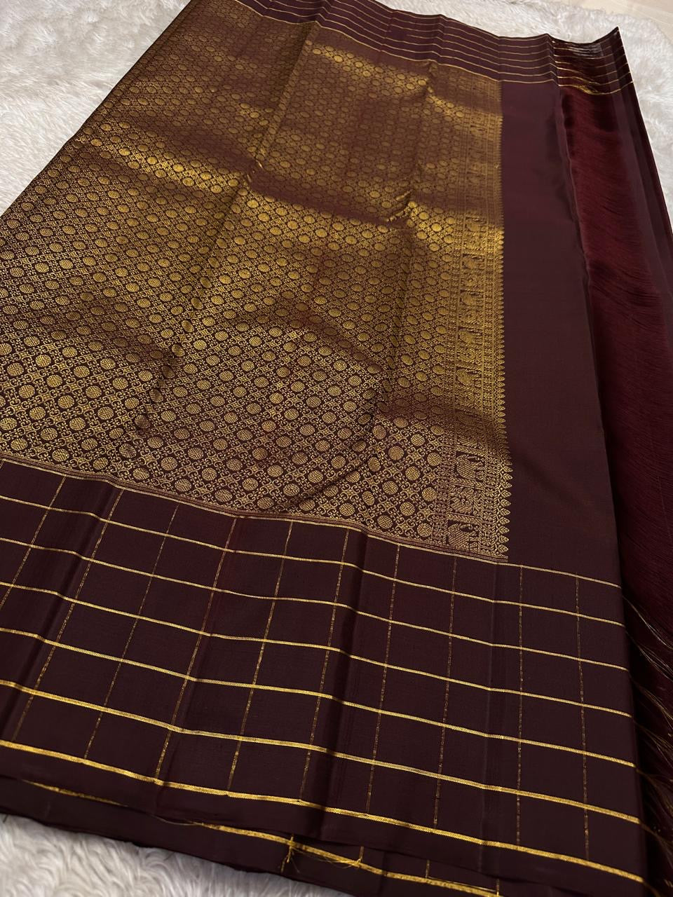 Poornima Kalyani
Kungumam Red & Cocoa Kanchipuram Silk Saree
Zari Buttas · Grid Borders · Silk Mark Certified