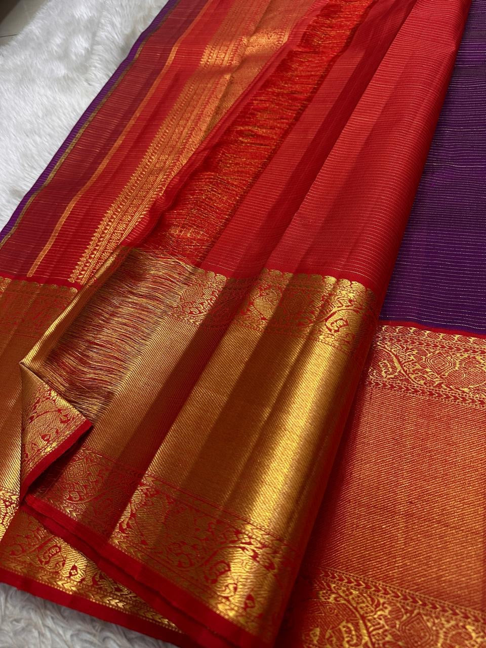 Aubergine Purple pure silk Kanchipuram saree, Vairaoosi weave with Antique Gold Zari border — body weave close-up