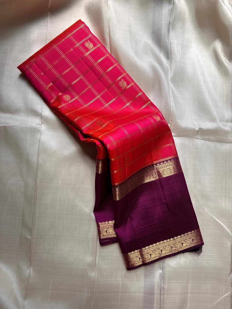 Pink Shot with Rani Radiance ✨ – Pure Kanchipuram Silk Saree with Gold Zari Kattam Checks, Plum Korvai Border & Grand Brocade Pallu – Silk Mark Certified, Fall & Pico Done, Blouse Stitching Available, ships in 2 weeks