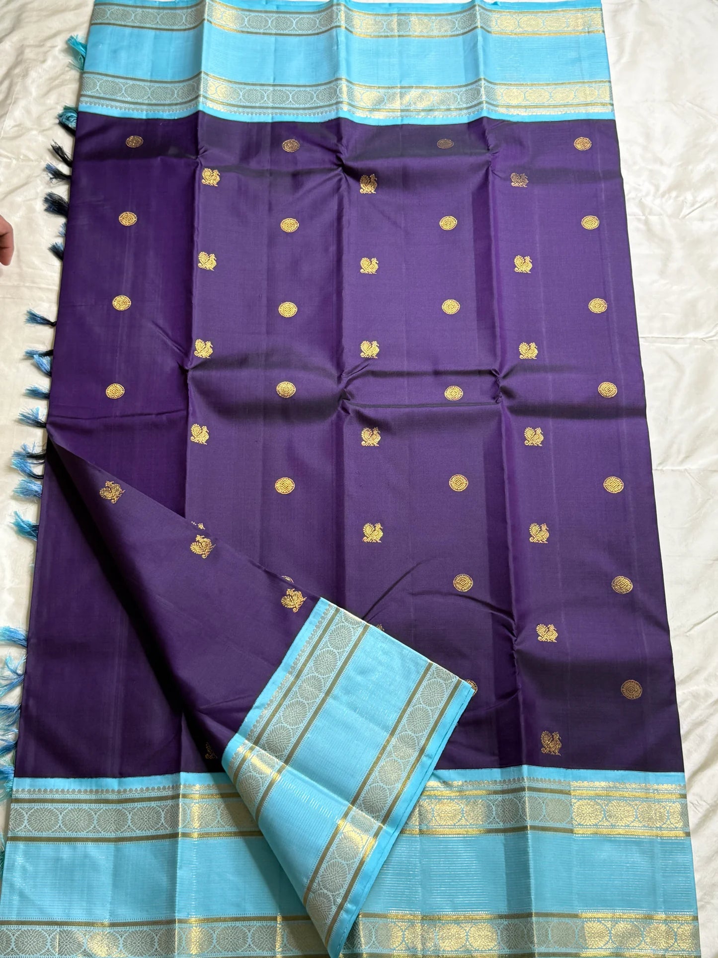 Moora – Handwoven Pure Kanchipuram Silk Saree in Deep Regal Purple with Lustrous Contrast Aqua Blue Border and Grand Pallu, Featuring Intricate Gold Zari Weaving with Traditional Round Medallions, Paisley Buttas, and Concentric Floral Vine Patterns