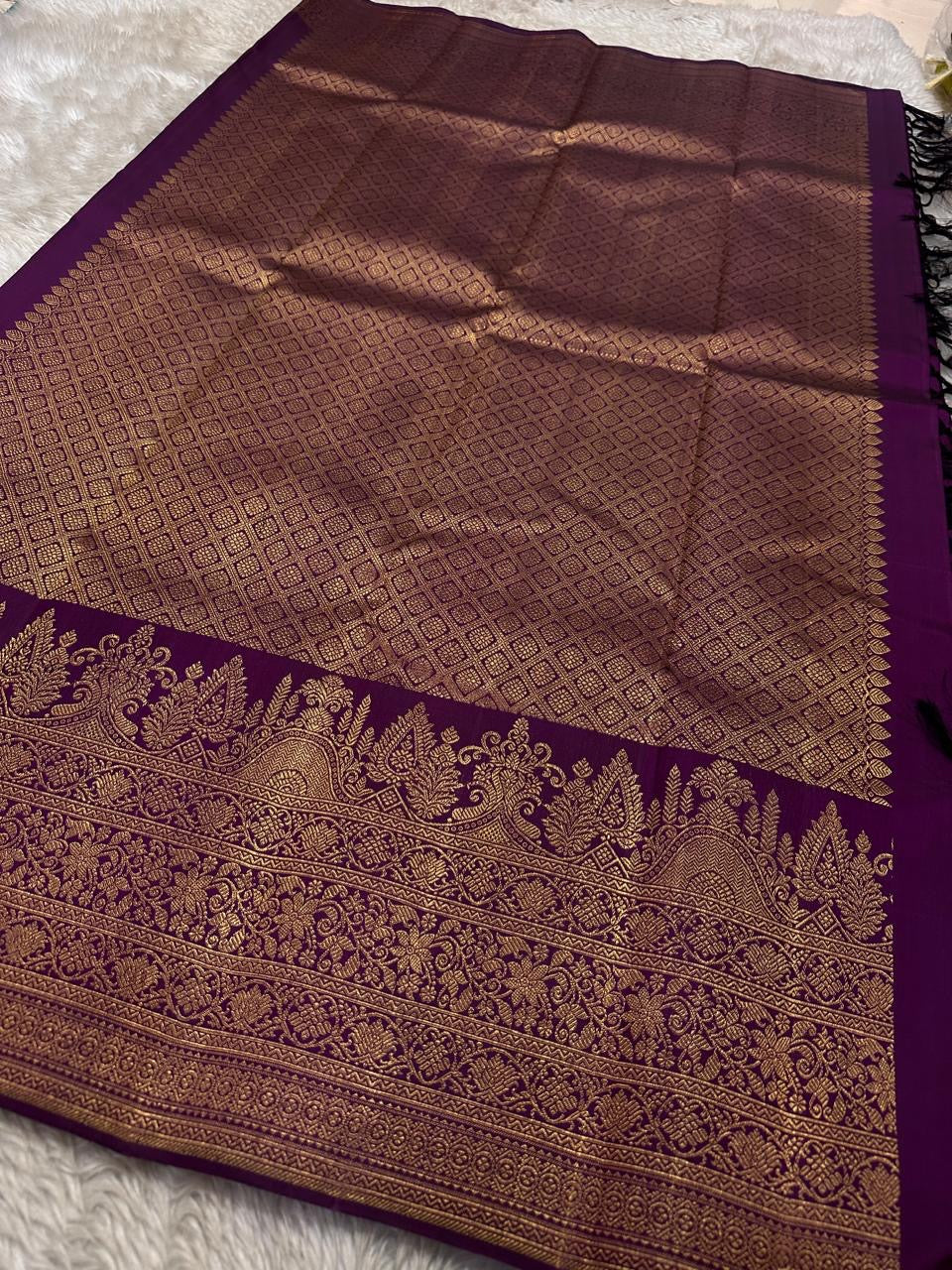 Svaroopam Violet
Regal Violet Kanchipuram Silk Saree
Antique Gold Zari-Woven Temple Grandeur