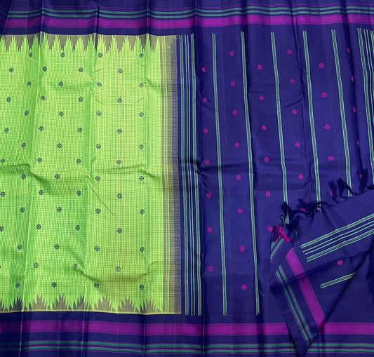 Meadow Green Thazampoo Reku — Pure Silk Kanchipuram Saree
Vibrant meadow-green body with floral buttas & contrast indigo pallu 🌿
Korvai weave with thazampoo reku (petal) motif & magenta borders ✨
Silk Mark Certified • Free Shipping within USA •