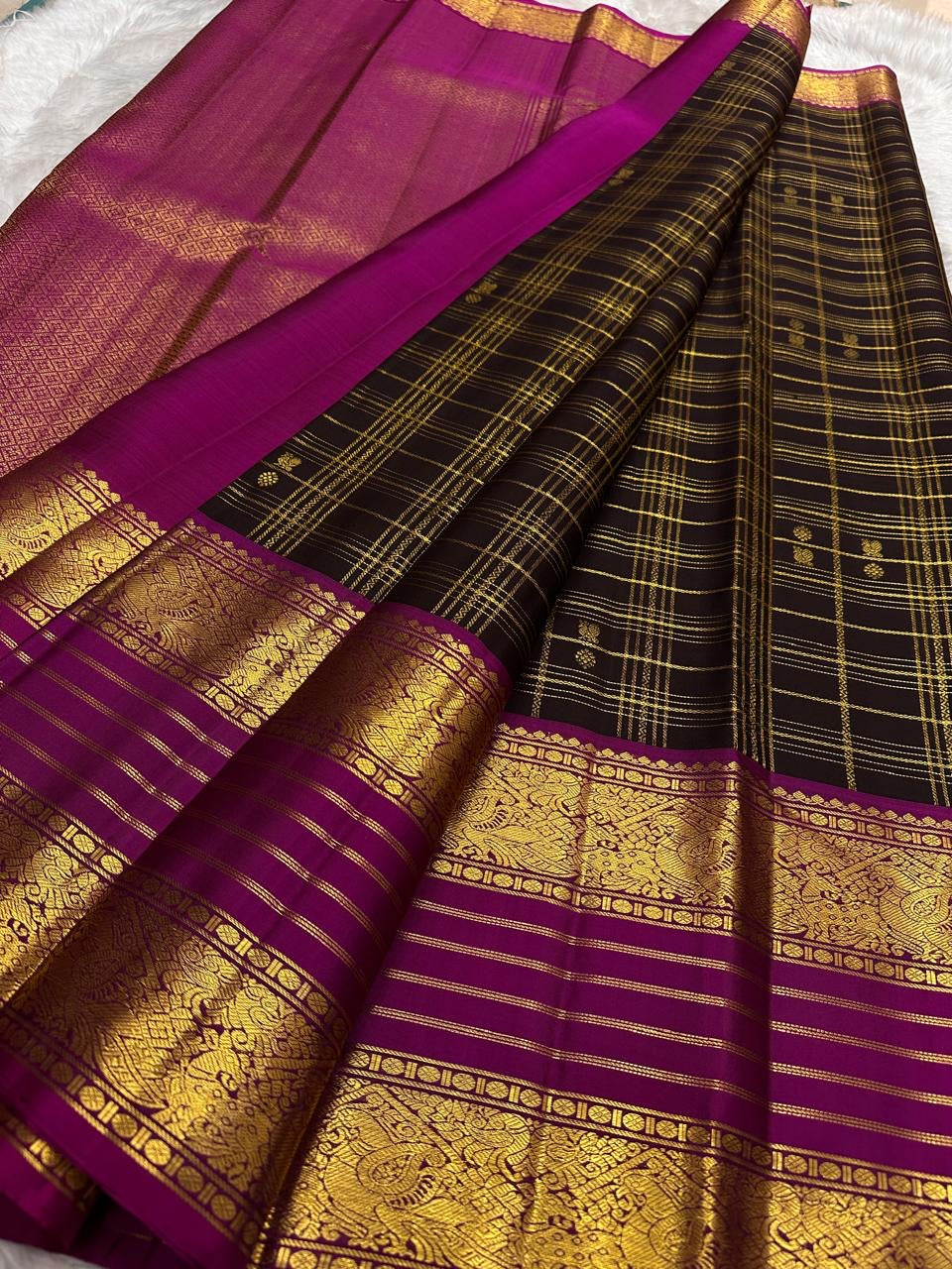 Blackberry Plum Handwoven Pure Silk Kanjivaram Zari Kattam Saree with Magenta Elephant Border – additional detail view 2