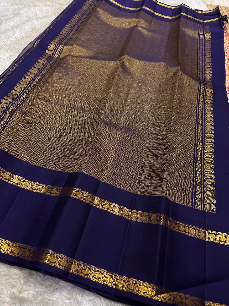 Peach Veldhari ✨ – Pure Kanchipuram Silk Saree with Royal Blue Border & Pallu

Peach-Orange Veldhari Striped Body with Subtle Green & Maroon Accents

Royal Blue Korvai Border with Intricate Gold Zari Motifs

Majestic Royal Blue Zari Brocade Pallu