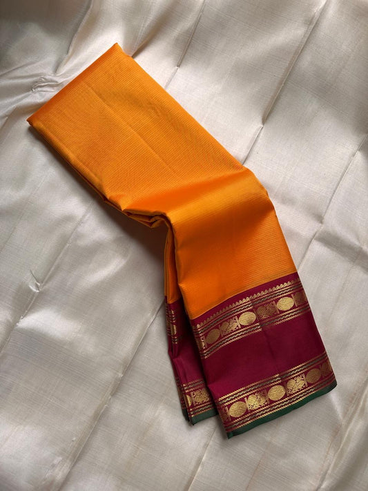 Vasantha Malli ✨ — Pure Silk Kanchipuram
Sunset-orange body with fine textured weave 🌸
Deep maroon borders with kasu zari & temple motifs ✨
Grand brocade pallu with traditional circular jaal 🪔 Perfect for Diwali & festive drapes
Silk Mark Certified • Fr