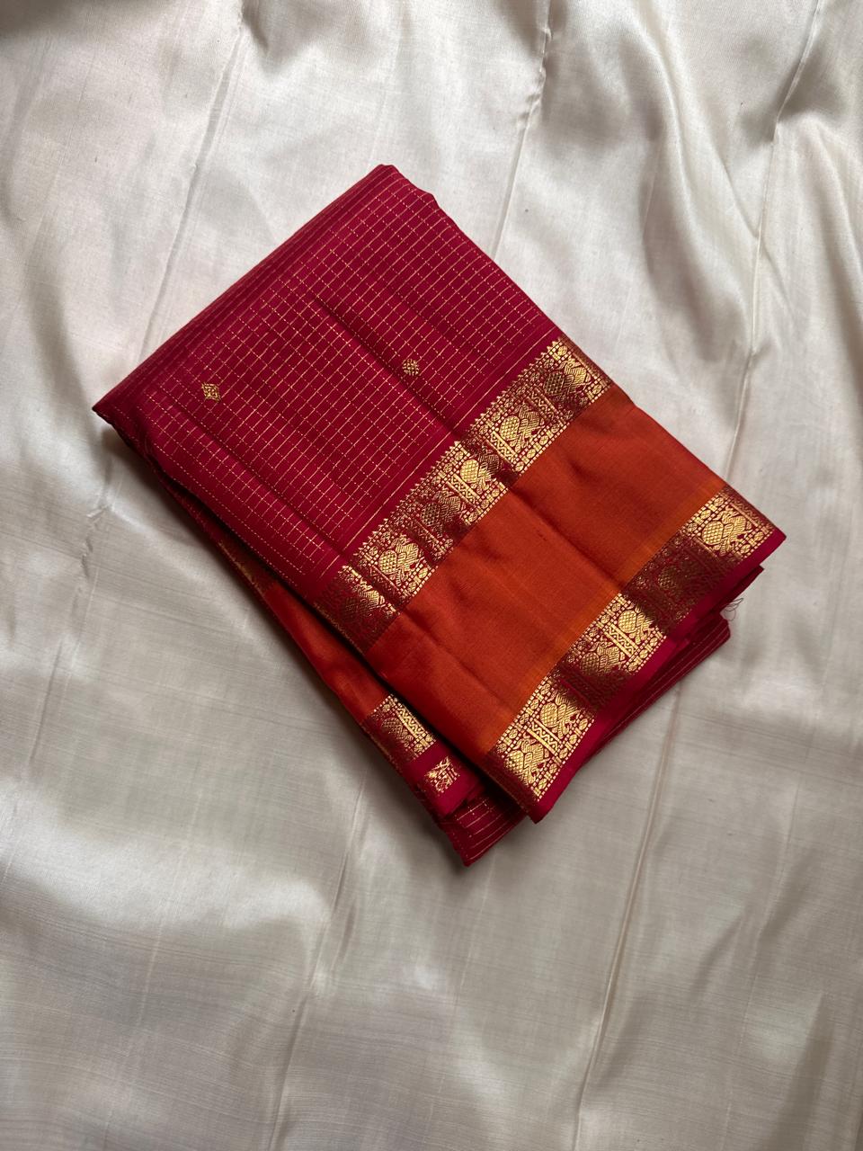Brick Red Saffron Zari Kattam | Pure Kanchipuram Silk ✨
Brick-red body with zari kattam checks, gold buttas & saffron-orange border ❤️
Silk Mark Certified • Free Shipping within USA • Ships in Two Weeks ✅
